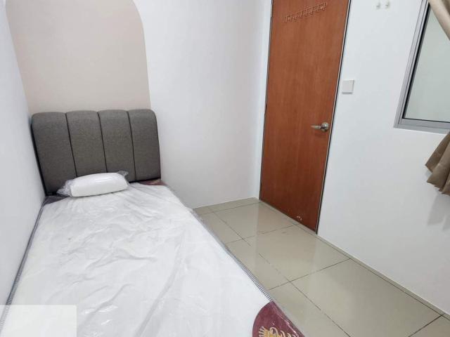Room for rent in Petaling, Alam Impian