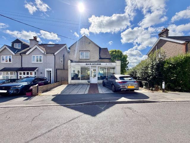 Apartment for rent in Perryfields, West Sussex
