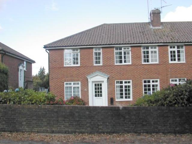 Apartment for rent in Perryfields, West Sussex