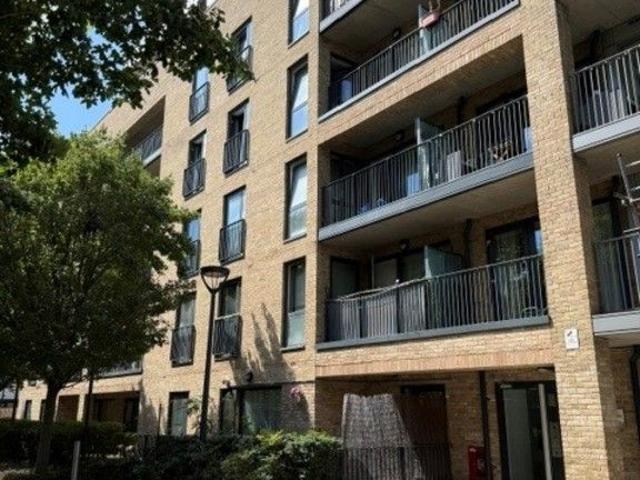 Apartment for rent in Poplar Grove, Greater London