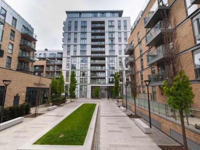 Apartment for rent in Poplar Grove, Greater London