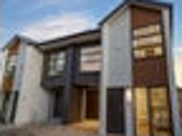 Townhouse for sale in Point England, Oroua County