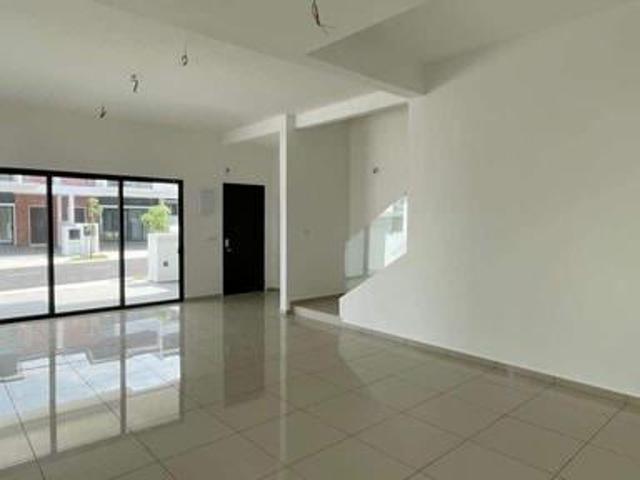 Terraced House for sale in Malaka