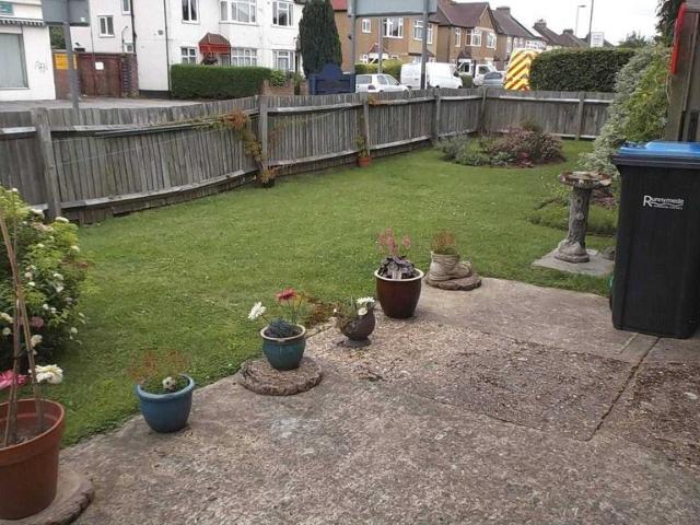 Apartment for rent in Woodham, Row Town
