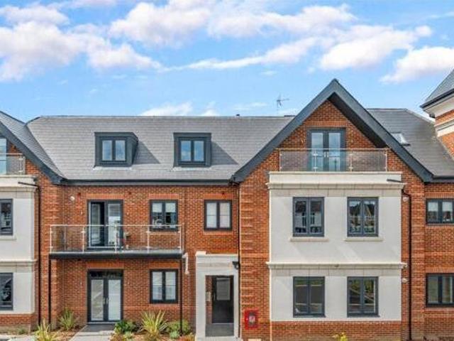 House for rent in Row Town, Surrey