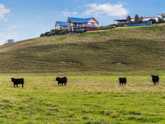 Cottage for sale in Darraweit Guim, Victoria
