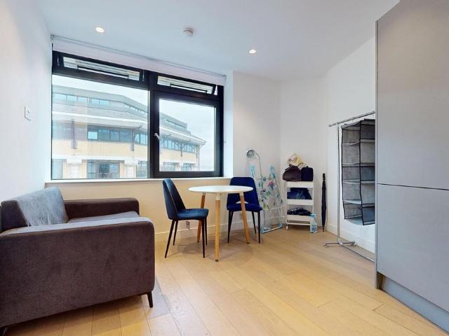 Studio for rent in London Borough of Hounslow, Spring Grove