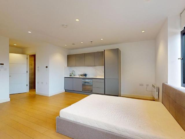 Studio for rent in London Borough of Hounslow, Spring Grove