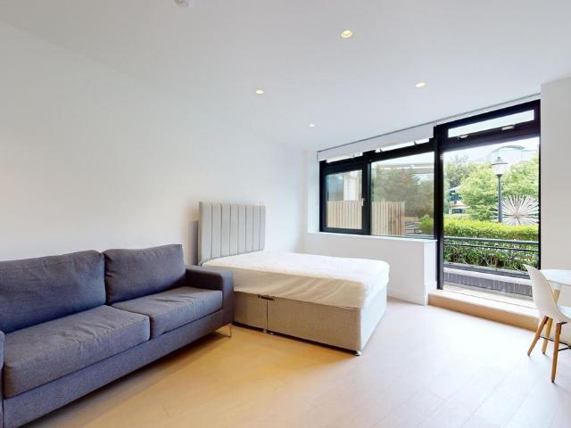 Studio for rent in London Borough of Hounslow, Spring Grove