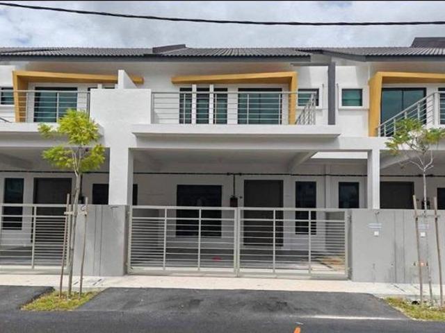 Terraced House for sale in Malaka