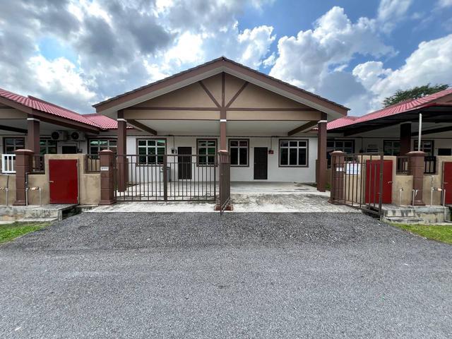 Terraced House for sale in Malaka