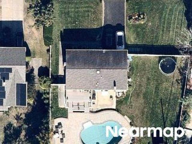 House for sale in Commack
