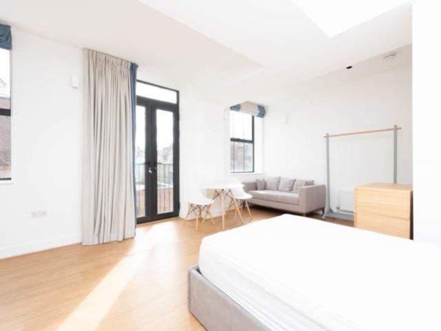 Studio for rent in The Slade, Oxfordshire