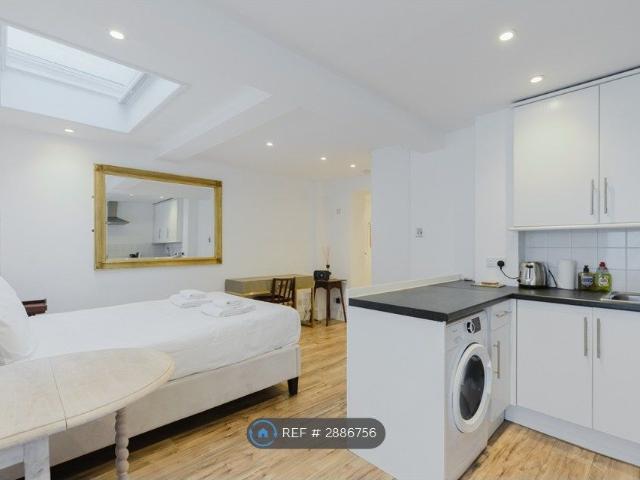 Studio for rent in Fulham, Greater London