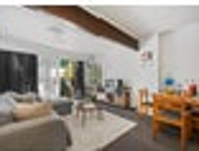 Townhouse for rent in Kelston, Oroua County