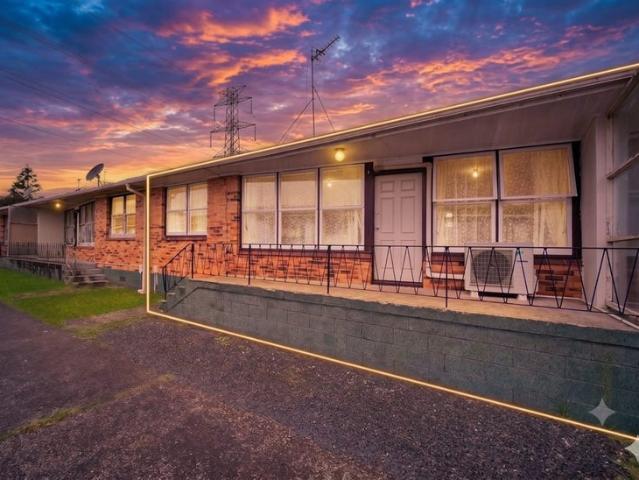 House for rent in Oratia