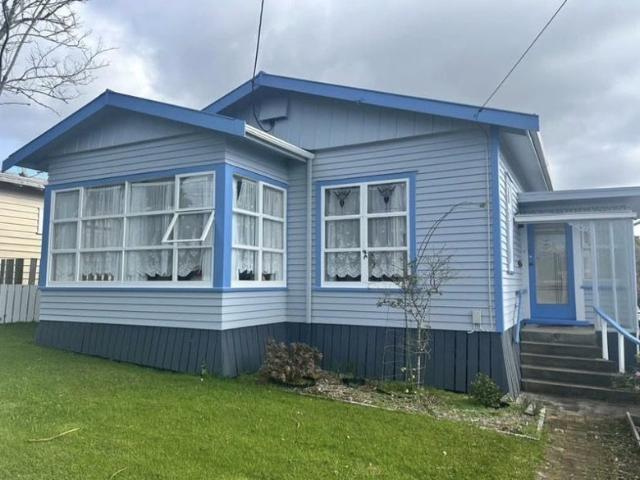 House for rent in Oratia