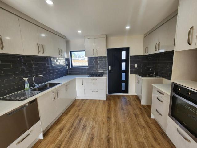 House for rent in Oratia