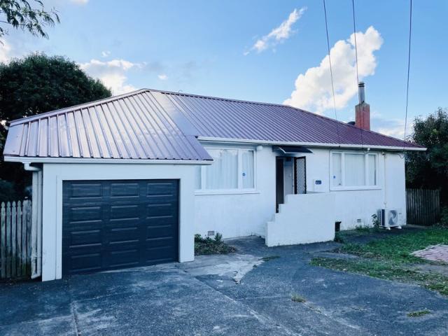House for rent in Oratia