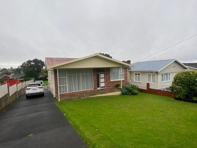 House for rent in Oratia