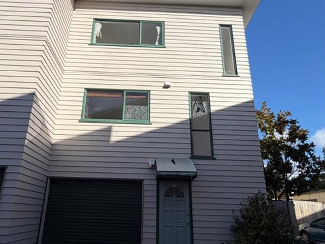 House for rent in Oratia