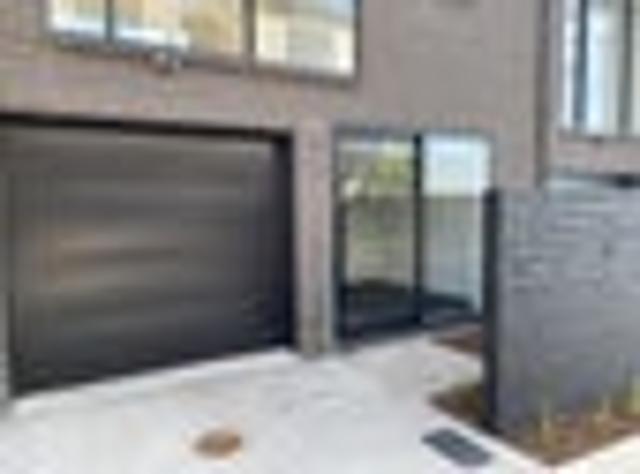 Townhouse for rent in Kelston