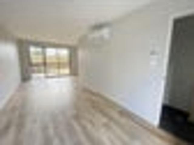Townhouse for rent in Kelston