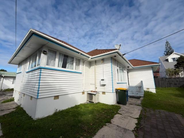 House for rent in Oratia, Oroua County
