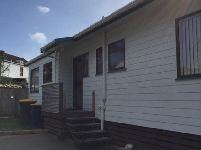 House for rent in Oratia
