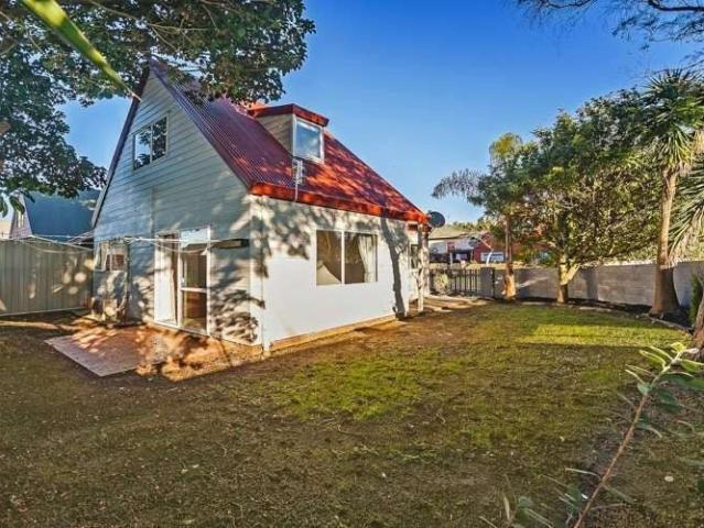 House for rent in Oratia