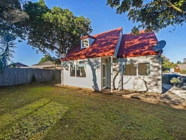 House for rent in Oratia