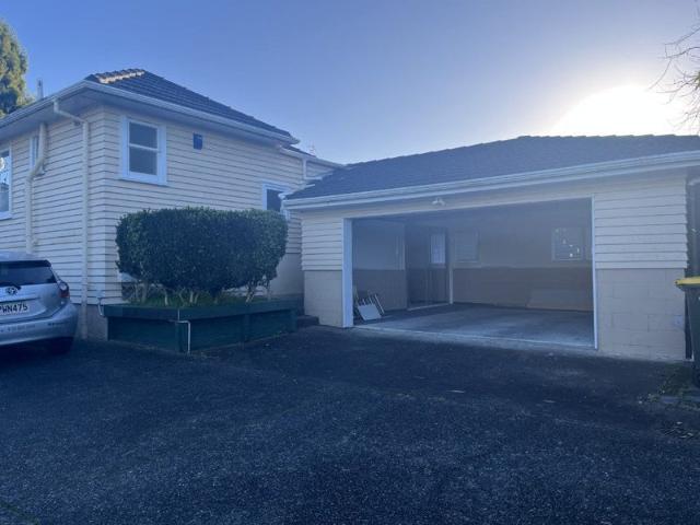 House for rent in Oratia