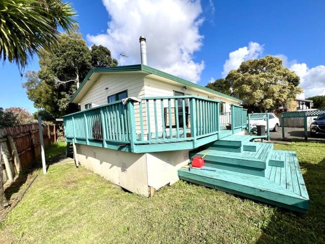 House for rent in Oratia