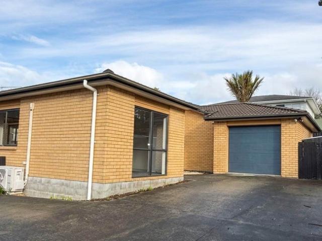 House for rent in Oratia