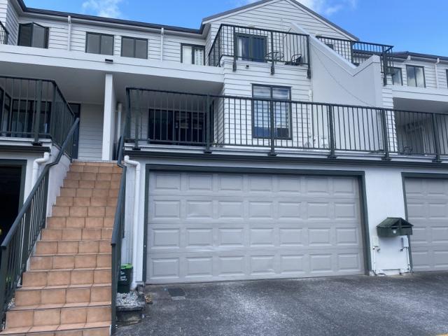 House for rent in Oratia