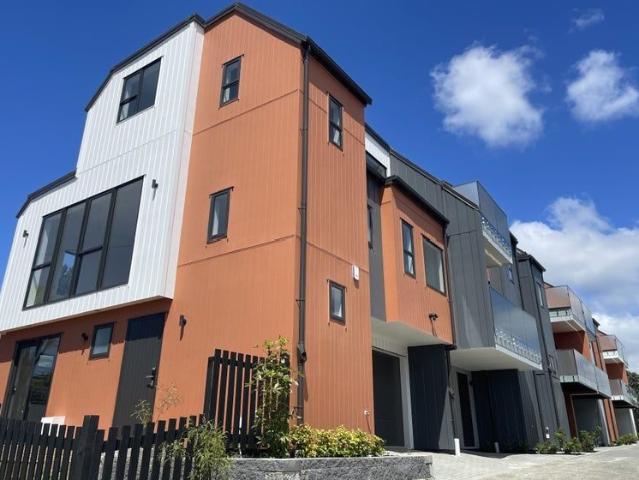 House for rent in Oratia
