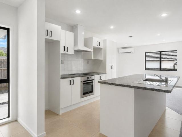 House for rent in Oratia
