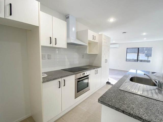 House for rent in Oratia