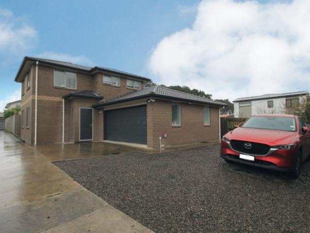 House for rent in Oratia