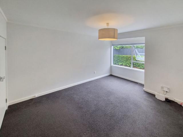 Townhouse for rent in Kelston