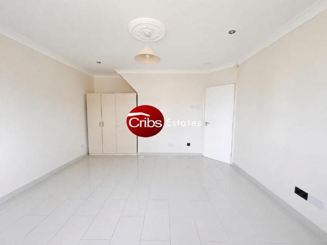 House for rent in Motspur Park, Greater London