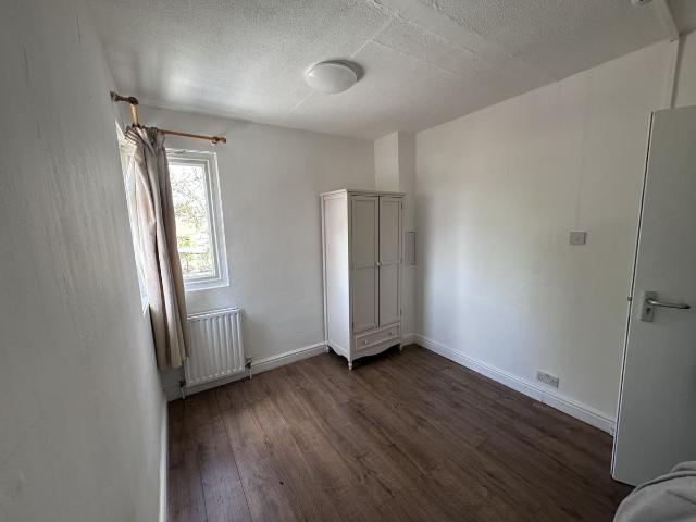 Room for rent in Motspur Park, Isle Of Man