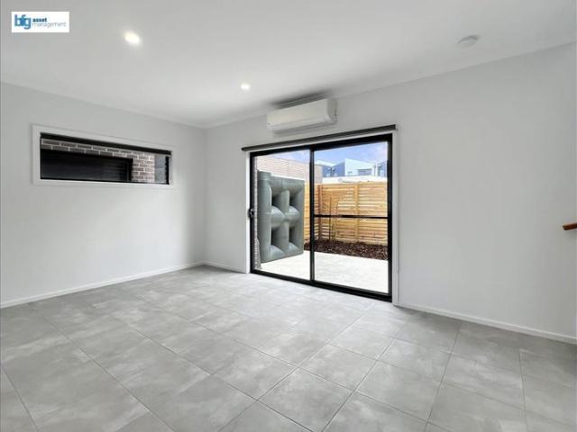 Townhouse for rent in Harpley, Melbourne
