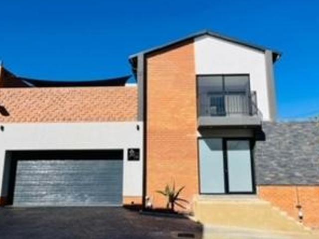 Townhouse for rent in Alexandra, Gauteng