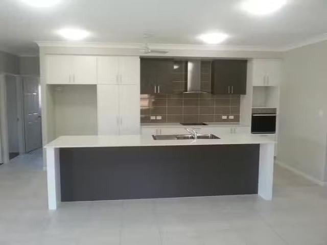 House for rent in Mount Larcom, Queensland