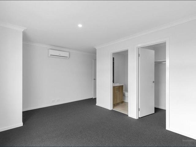 Townhouse for rent in Camerons Creek, Victoria