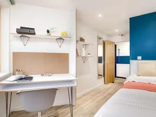 Apartment for rent in Sands End, Greater London