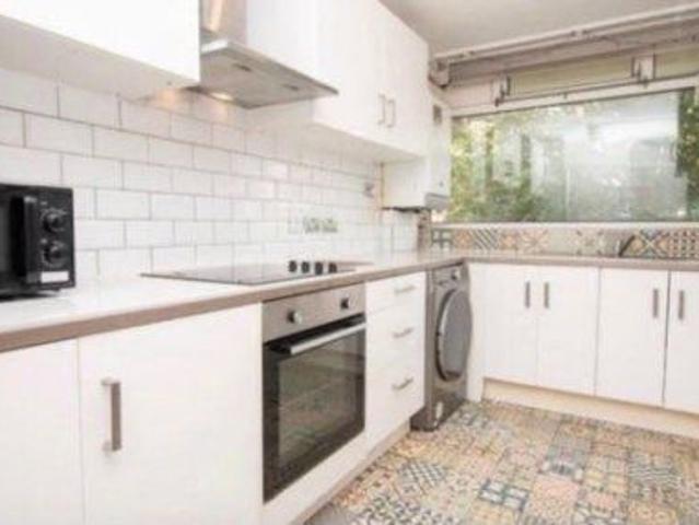 Room for rent in New Orleans Estate, Greater London