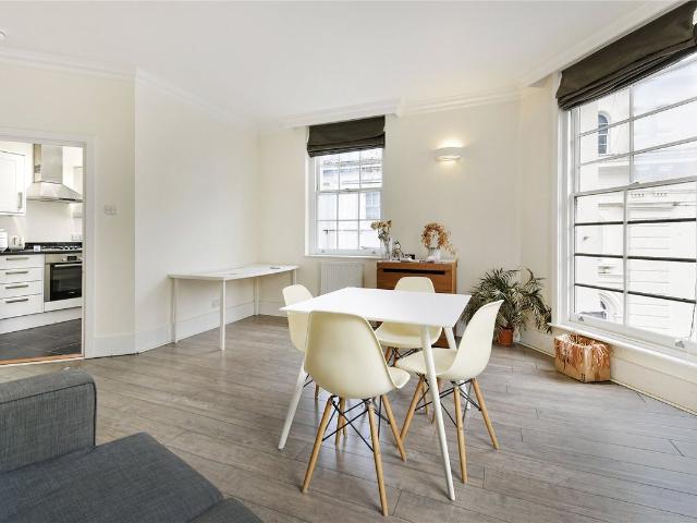 Apartment for rent in St Giles, Greater London