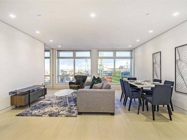Apartment for rent in St Giles, Greater London